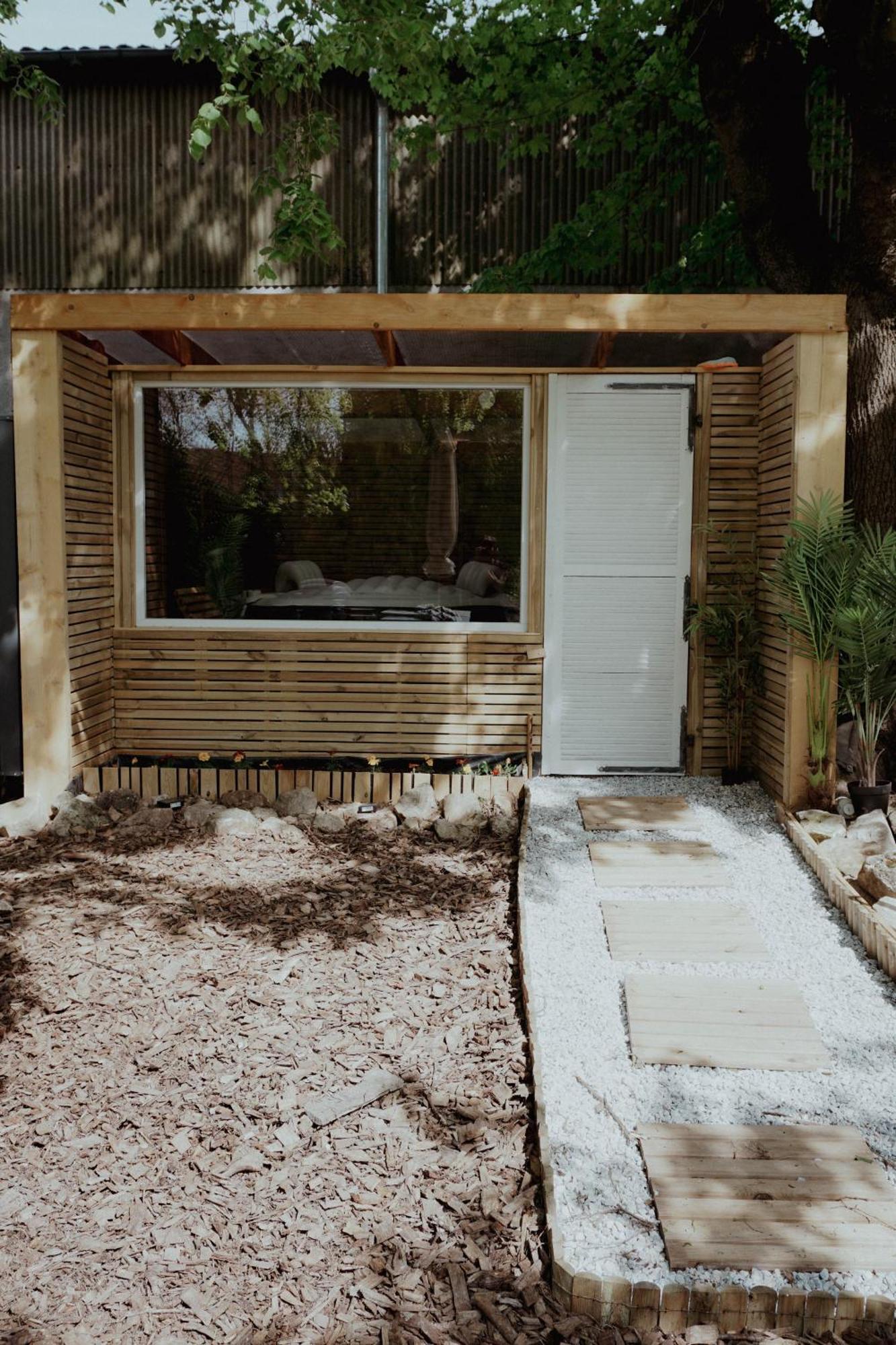 Le Chalet Tipi Avec Jacuzzi Et Jardin Troyes Bagian luar foto