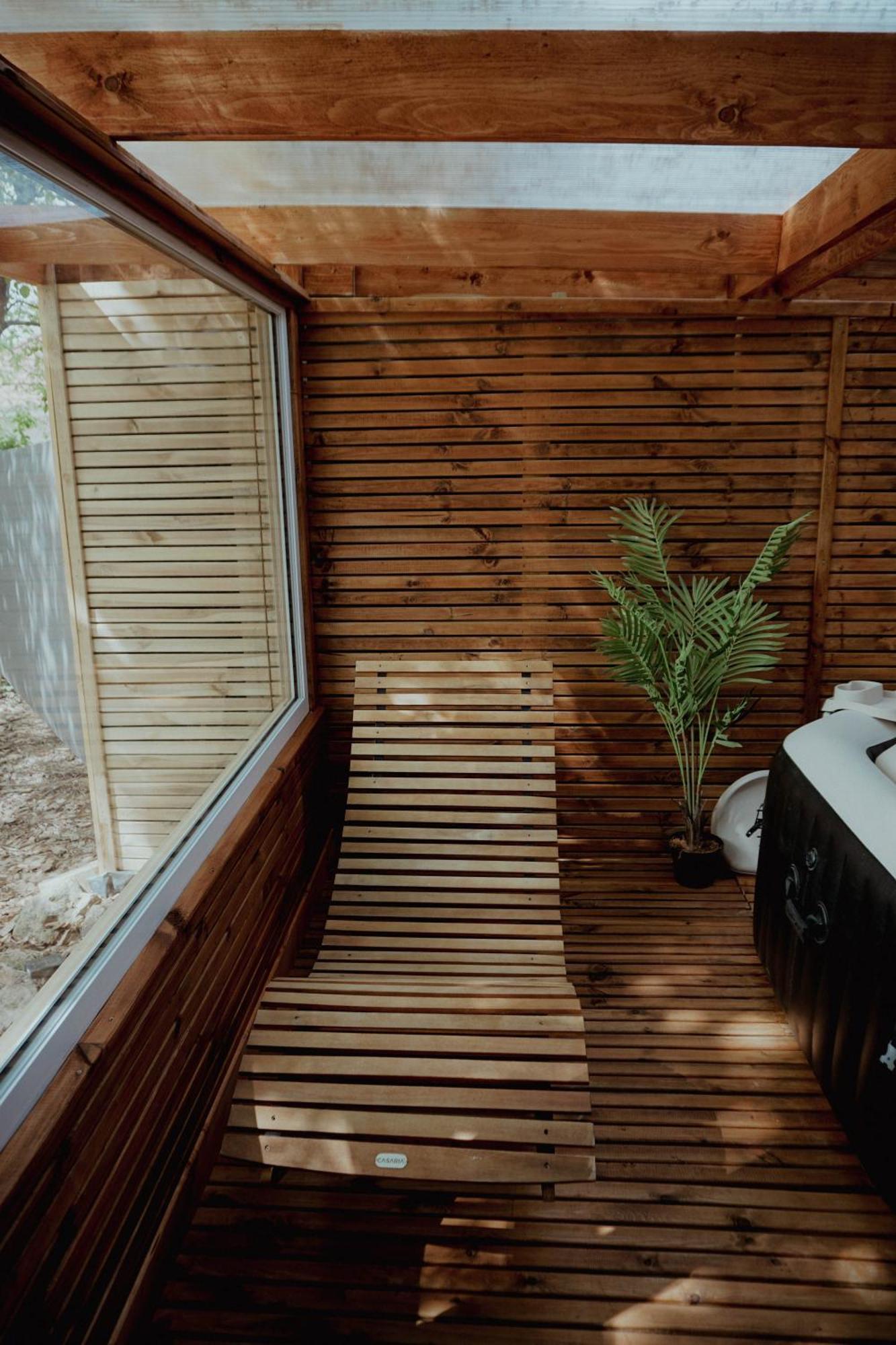 Le Chalet Tipi Avec Jacuzzi Et Jardin Troyes Bagian luar foto